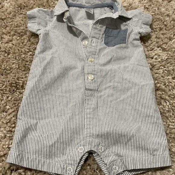 Carter’s Baby Romper - Picture 2 of 4